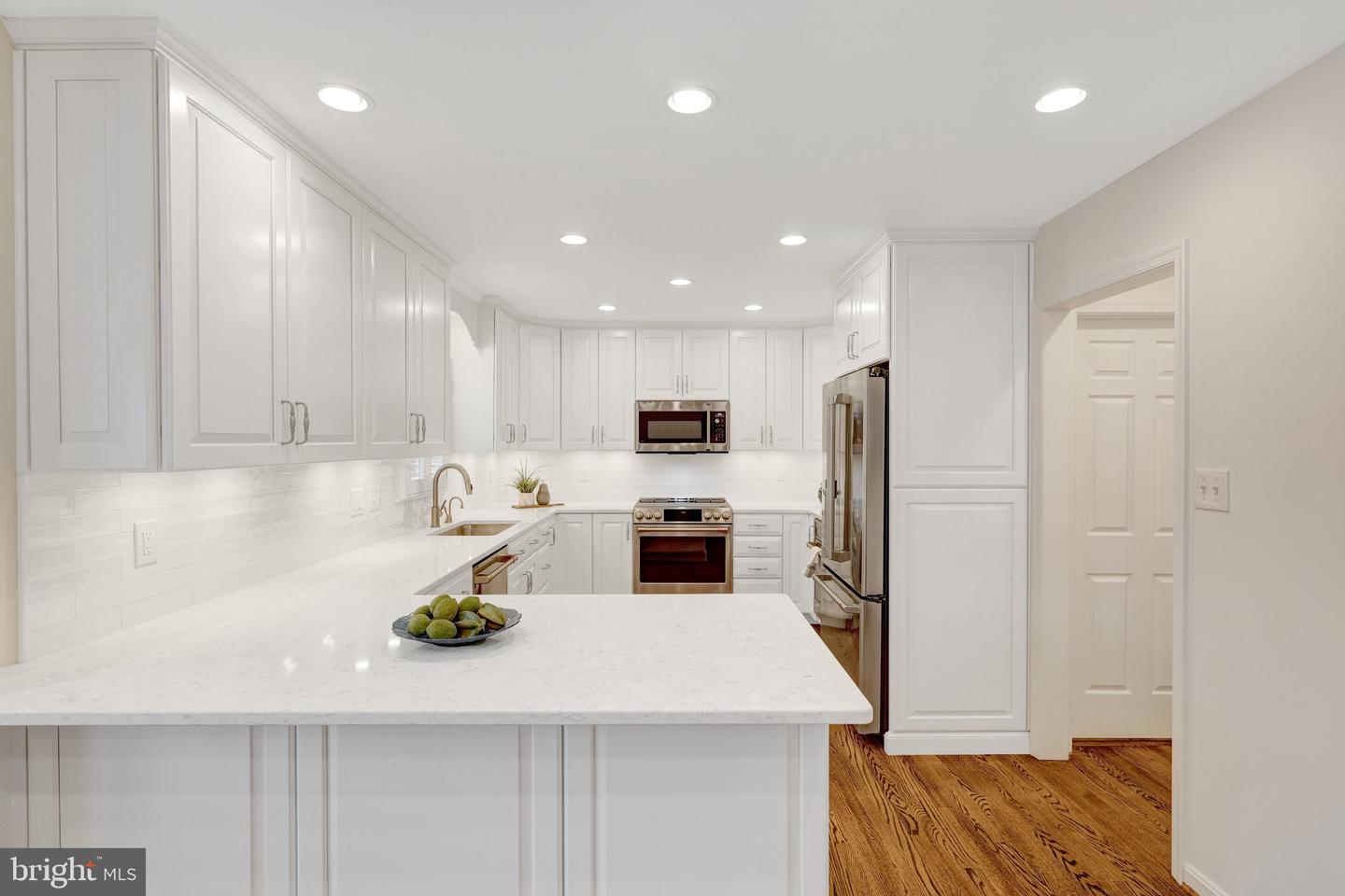 933 HOLLY CREEK DR, GREAT FALLS, Virginia 22066, 5 Bedrooms Bedrooms, ,3 BathroomsBathrooms,Residential,For sale,933 HOLLY CREEK DR,VAFX2245606 MLS # VAFX2245606