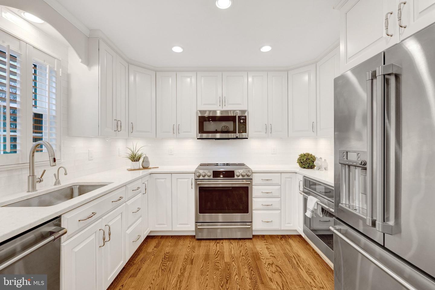 933 HOLLY CREEK DR, GREAT FALLS, Virginia 22066, 5 Bedrooms Bedrooms, ,3 BathroomsBathrooms,Residential,For sale,933 HOLLY CREEK DR,VAFX2245606 MLS # VAFX2245606