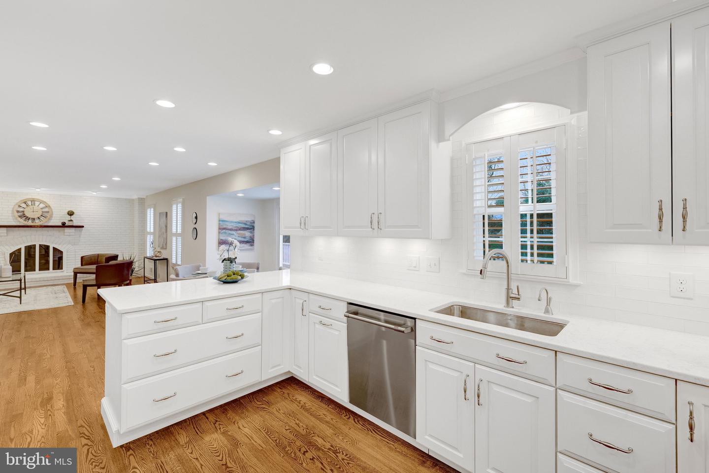 933 HOLLY CREEK DR, GREAT FALLS, Virginia 22066, 5 Bedrooms Bedrooms, ,3 BathroomsBathrooms,Residential,For sale,933 HOLLY CREEK DR,VAFX2245606 MLS # VAFX2245606