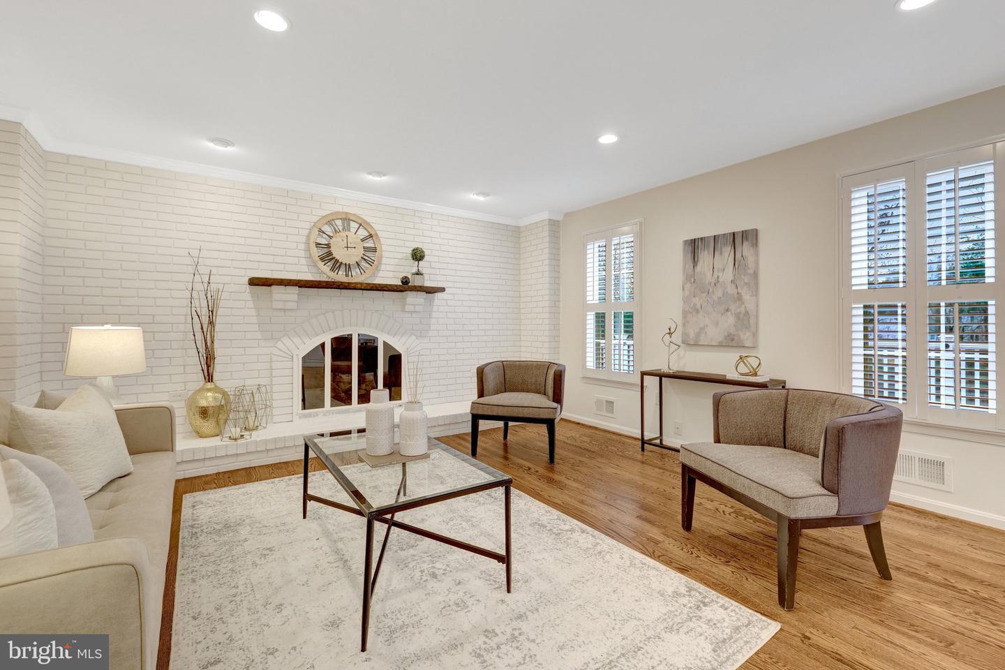 933 HOLLY CREEK DR, GREAT FALLS, Virginia 22066, 5 Bedrooms Bedrooms, ,3 BathroomsBathrooms,Residential,For sale,933 HOLLY CREEK DR,VAFX2245606 MLS # VAFX2245606