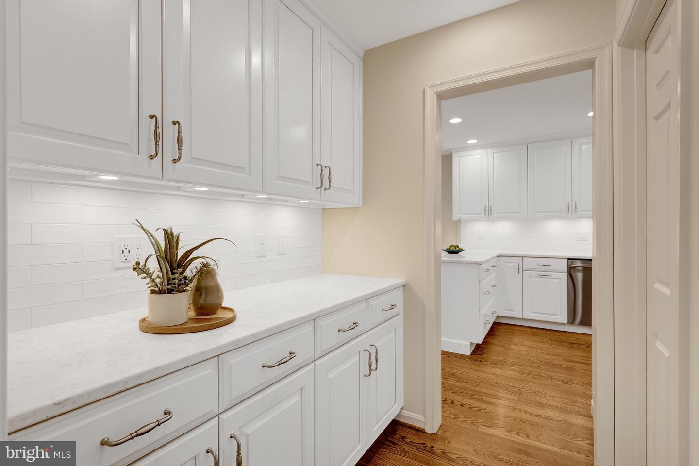 933 HOLLY CREEK DR, GREAT FALLS, Virginia 22066, 5 Bedrooms Bedrooms, ,3 BathroomsBathrooms,Residential,For sale,933 HOLLY CREEK DR,VAFX2245606 MLS # VAFX2245606