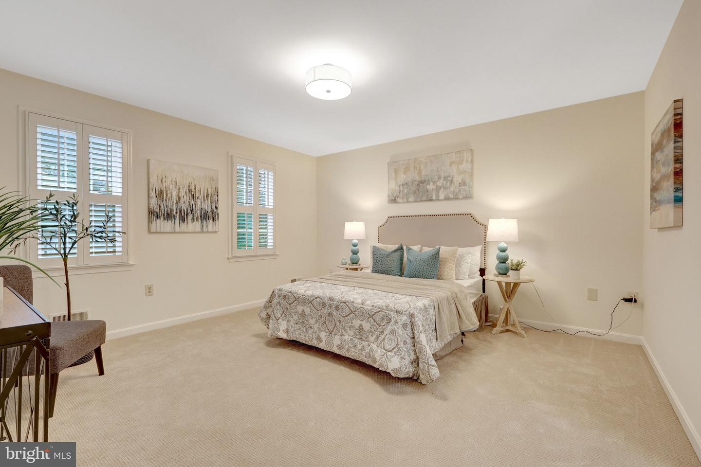 933 HOLLY CREEK DR, GREAT FALLS, Virginia 22066, 5 Bedrooms Bedrooms, ,3 BathroomsBathrooms,Residential,For sale,933 HOLLY CREEK DR,VAFX2245606 MLS # VAFX2245606