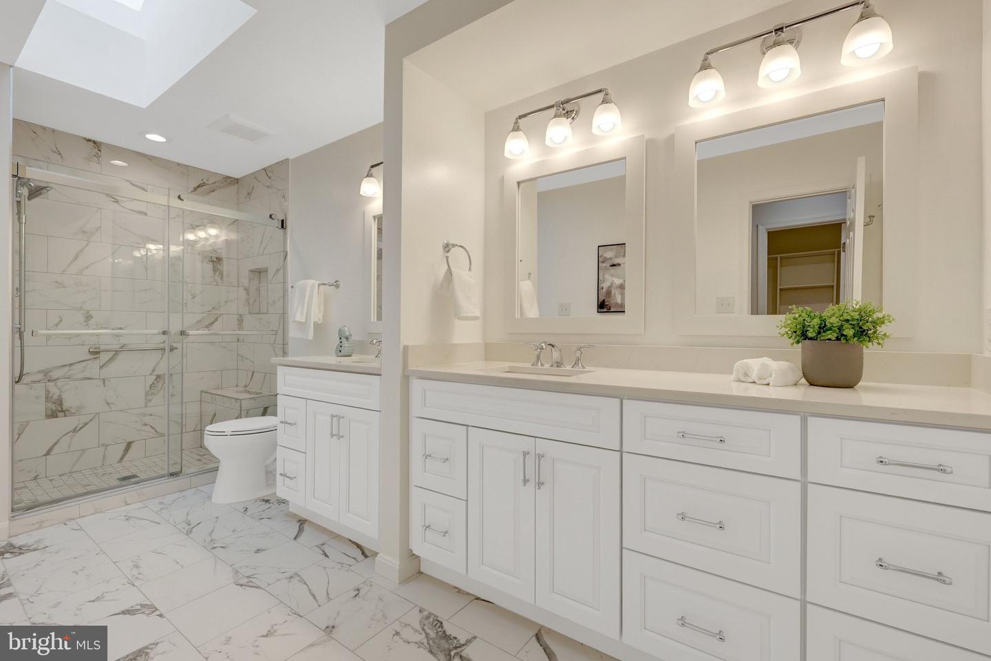 933 HOLLY CREEK DR, GREAT FALLS, Virginia 22066, 5 Bedrooms Bedrooms, ,3 BathroomsBathrooms,Residential,For sale,933 HOLLY CREEK DR,VAFX2245606 MLS # VAFX2245606