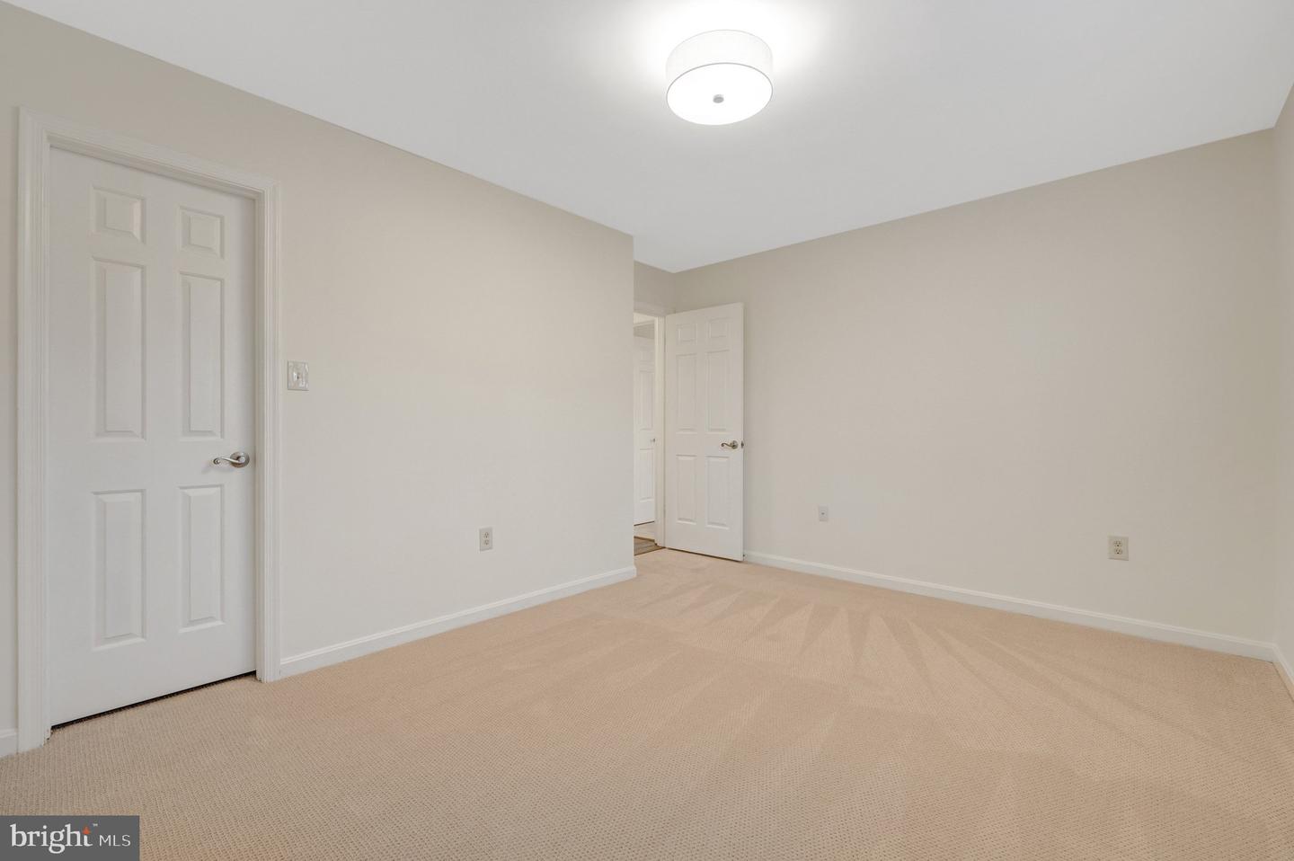 933 HOLLY CREEK DR, GREAT FALLS, Virginia 22066, 5 Bedrooms Bedrooms, ,3 BathroomsBathrooms,Residential,For sale,933 HOLLY CREEK DR,VAFX2245606 MLS # VAFX2245606