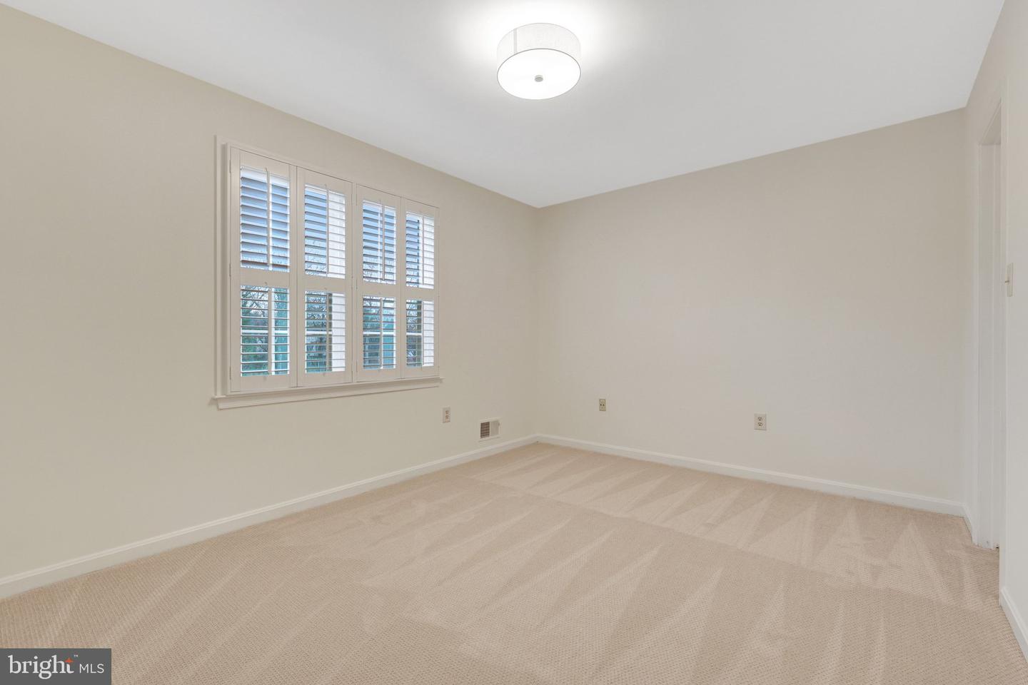 933 HOLLY CREEK DR, GREAT FALLS, Virginia 22066, 5 Bedrooms Bedrooms, ,3 BathroomsBathrooms,Residential,For sale,933 HOLLY CREEK DR,VAFX2245606 MLS # VAFX2245606