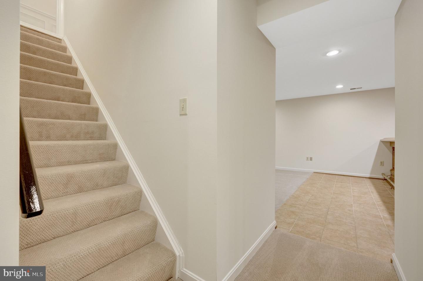 933 HOLLY CREEK DR, GREAT FALLS, Virginia 22066, 5 Bedrooms Bedrooms, ,3 BathroomsBathrooms,Residential,For sale,933 HOLLY CREEK DR,VAFX2245606 MLS # VAFX2245606