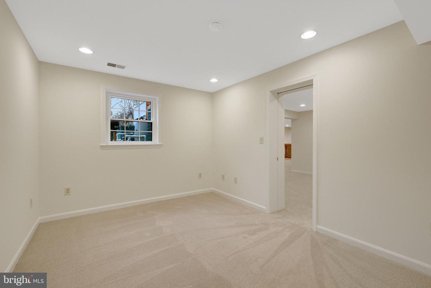 933 HOLLY CREEK DR, GREAT FALLS, Virginia 22066, 5 Bedrooms Bedrooms, ,3 BathroomsBathrooms,Residential,For sale,933 HOLLY CREEK DR,VAFX2245606 MLS # VAFX2245606