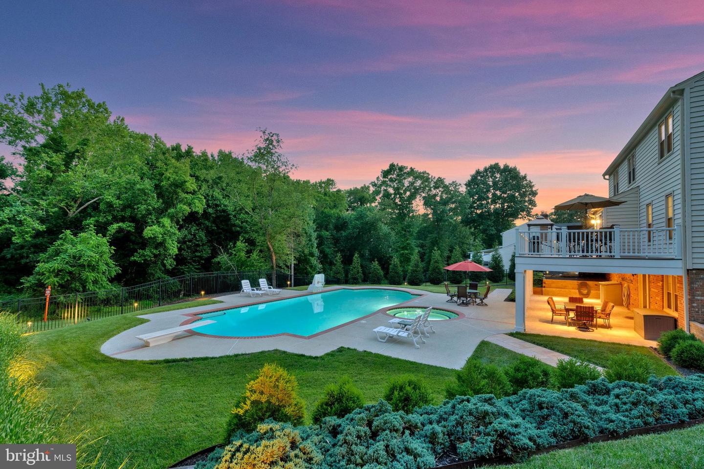 933 HOLLY CREEK DR, GREAT FALLS, Virginia 22066, 5 Bedrooms Bedrooms, ,3 BathroomsBathrooms,Residential,For sale,933 HOLLY CREEK DR,VAFX2245606 MLS # VAFX2245606