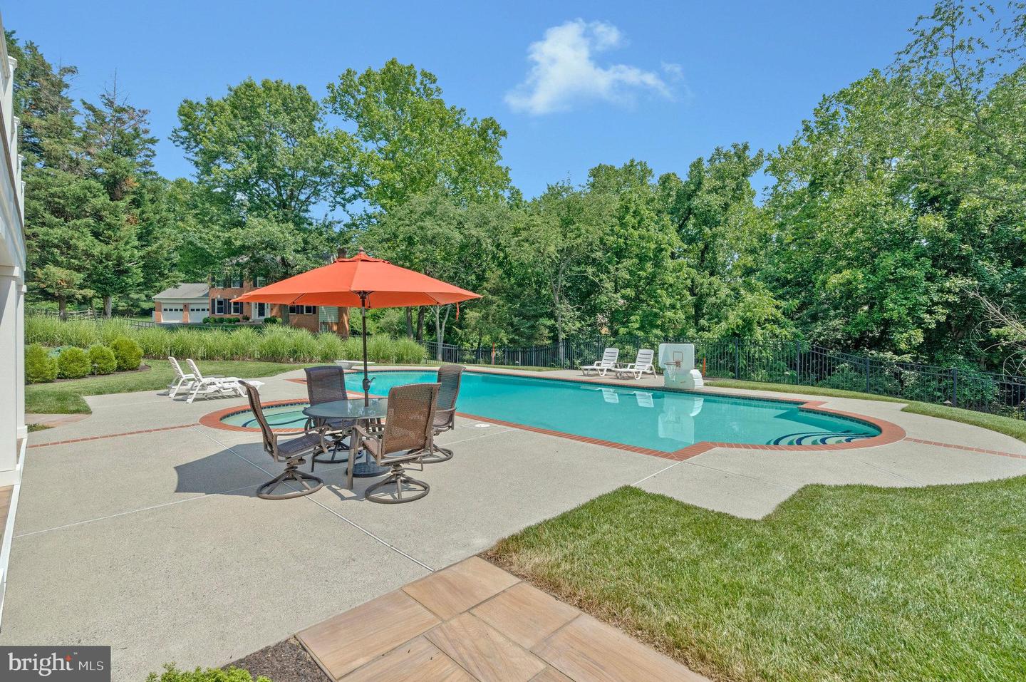 933 HOLLY CREEK DR, GREAT FALLS, Virginia 22066, 5 Bedrooms Bedrooms, ,3 BathroomsBathrooms,Residential,For sale,933 HOLLY CREEK DR,VAFX2245606 MLS # VAFX2245606