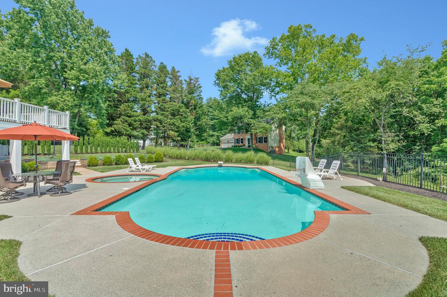 933 HOLLY CREEK DR, GREAT FALLS, Virginia 22066, 5 Bedrooms Bedrooms, ,3 BathroomsBathrooms,Residential,For sale,933 HOLLY CREEK DR,VAFX2245606 MLS # VAFX2245606