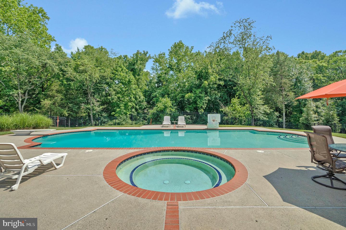 933 HOLLY CREEK DR, GREAT FALLS, Virginia 22066, 5 Bedrooms Bedrooms, ,3 BathroomsBathrooms,Residential,For sale,933 HOLLY CREEK DR,VAFX2245606 MLS # VAFX2245606