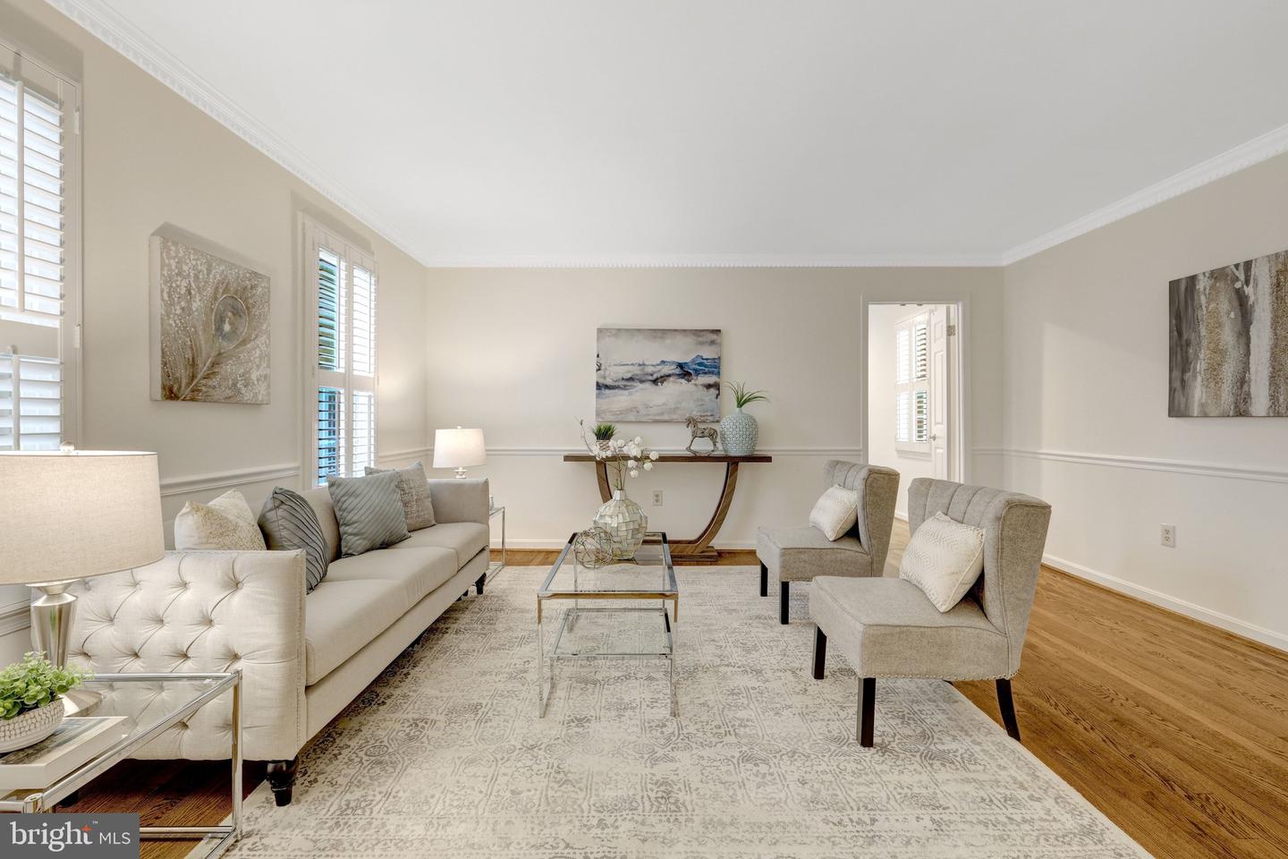 933 HOLLY CREEK DR, GREAT FALLS, Virginia 22066, 5 Bedrooms Bedrooms, ,3 BathroomsBathrooms,Residential,For sale,933 HOLLY CREEK DR,VAFX2245606 MLS # VAFX2245606