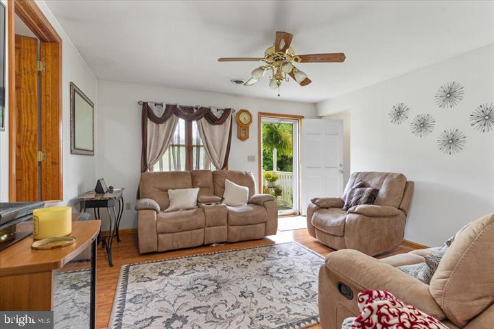 709 DICKS HOLLOW RD, WINCHESTER, Virginia 22603, 3 Bedrooms Bedrooms, ,2 BathroomsBathrooms,Residential,For sale,709 DICKS HOLLOW RD,VAFV2034758 MLS # VAFV2034758