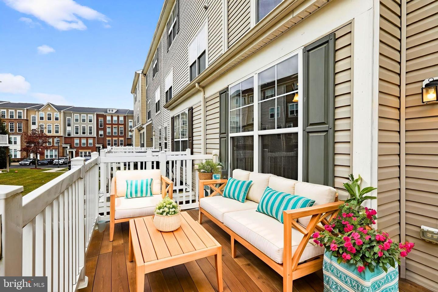 43368 TOWN GATE SQ, CHANTILLY, Virginia 20152, 3 Bedrooms Bedrooms, ,2 BathroomsBathrooms,Residential,For sale,43368 TOWN GATE SQ,VALO2101880 MLS # VALO2101880