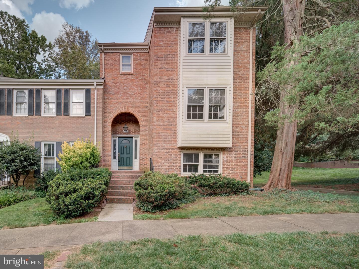 6607 MIDHILL PL, FALLS CHURCH, Virginia 22043, 3 Bedrooms Bedrooms, ,2 BathroomsBathrooms,Residential,For sale,6607 MIDHILL PL,VAFX2261888 MLS # VAFX2261888