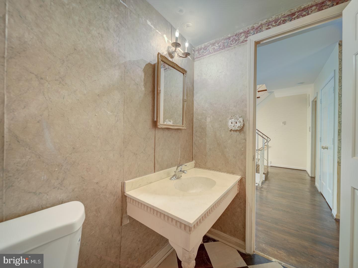 6607 MIDHILL PL, FALLS CHURCH, Virginia 22043, 3 Bedrooms Bedrooms, ,2 BathroomsBathrooms,Residential,For sale,6607 MIDHILL PL,VAFX2261888 MLS # VAFX2261888