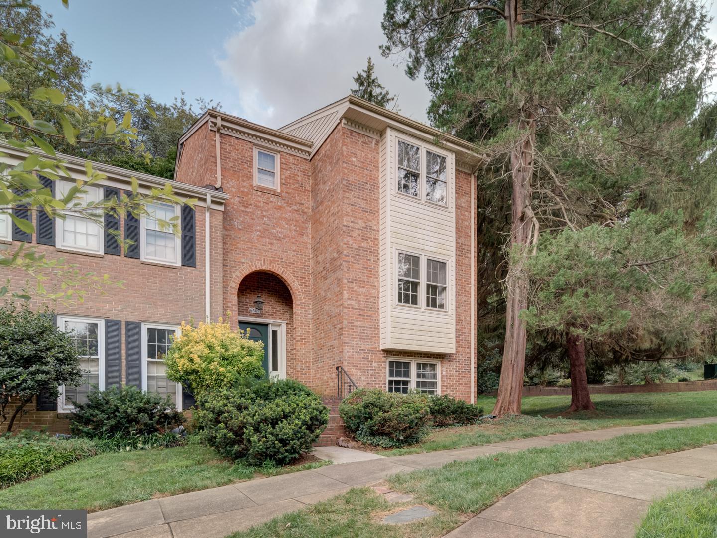 6607 MIDHILL PL, FALLS CHURCH, Virginia 22043, 3 Bedrooms Bedrooms, ,2 BathroomsBathrooms,Residential,For sale,6607 MIDHILL PL,VAFX2261888 MLS # VAFX2261888