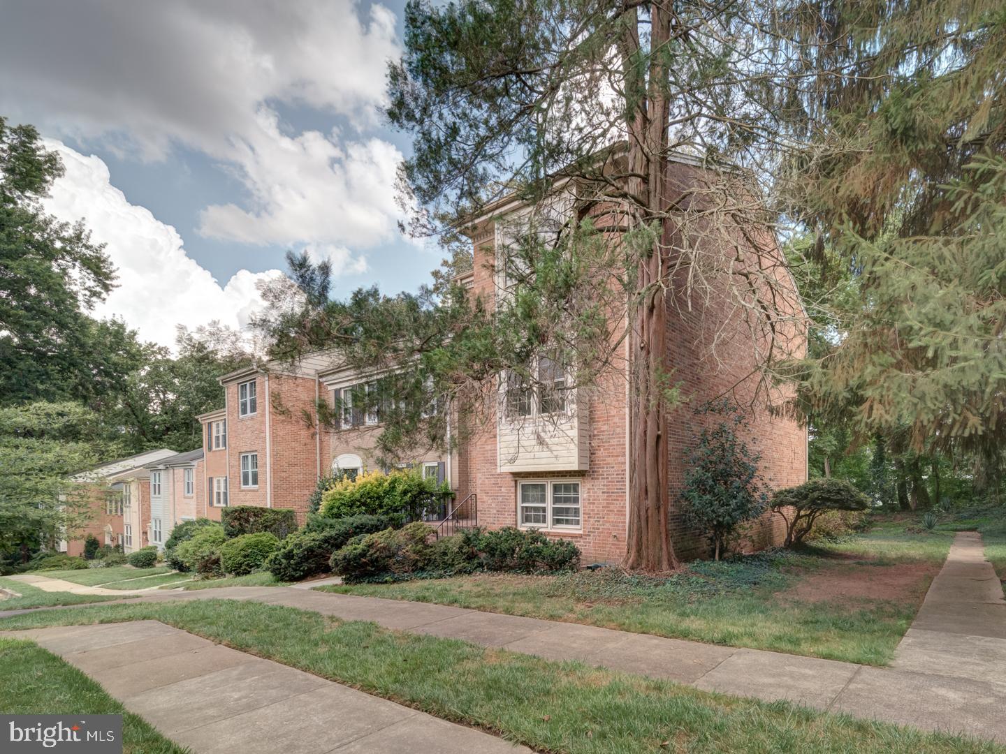 6607 MIDHILL PL, FALLS CHURCH, Virginia 22043, 3 Bedrooms Bedrooms, ,2 BathroomsBathrooms,Residential,For sale,6607 MIDHILL PL,VAFX2261888 MLS # VAFX2261888