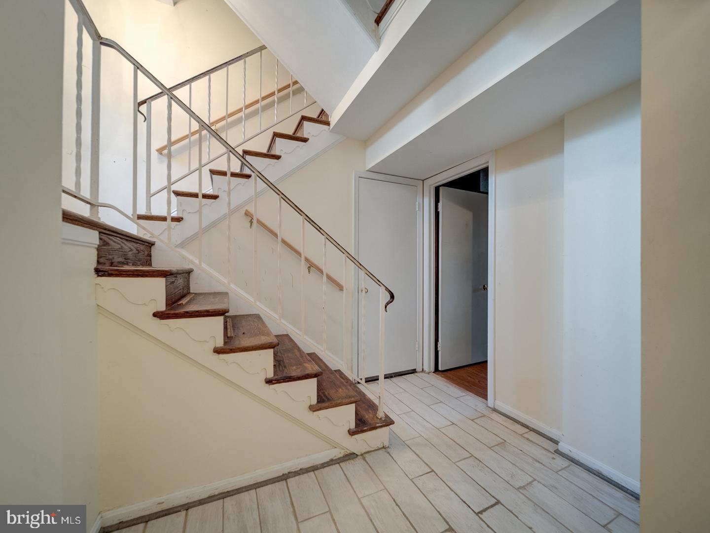 6607 MIDHILL PL, FALLS CHURCH, Virginia 22043, 3 Bedrooms Bedrooms, ,2 BathroomsBathrooms,Residential,For sale,6607 MIDHILL PL,VAFX2261888 MLS # VAFX2261888