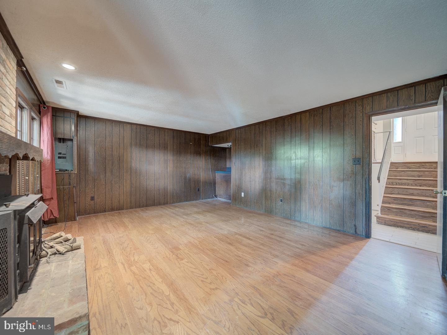 6607 MIDHILL PL, FALLS CHURCH, Virginia 22043, 3 Bedrooms Bedrooms, ,2 BathroomsBathrooms,Residential,For sale,6607 MIDHILL PL,VAFX2261888 MLS # VAFX2261888