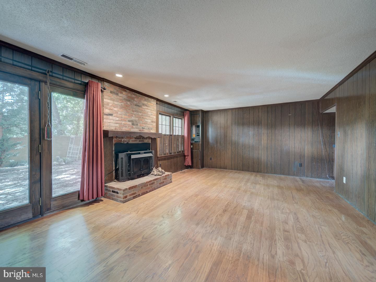 6607 MIDHILL PL, FALLS CHURCH, Virginia 22043, 3 Bedrooms Bedrooms, ,2 BathroomsBathrooms,Residential,For sale,6607 MIDHILL PL,VAFX2261888 MLS # VAFX2261888