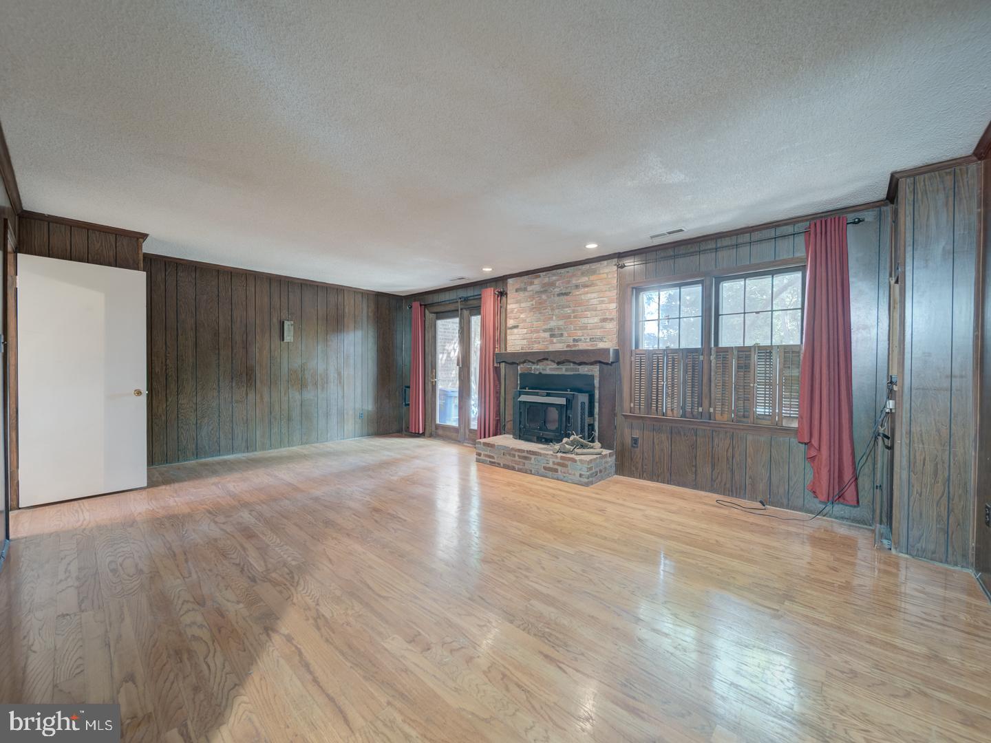 6607 MIDHILL PL, FALLS CHURCH, Virginia 22043, 3 Bedrooms Bedrooms, ,2 BathroomsBathrooms,Residential,For sale,6607 MIDHILL PL,VAFX2261888 MLS # VAFX2261888