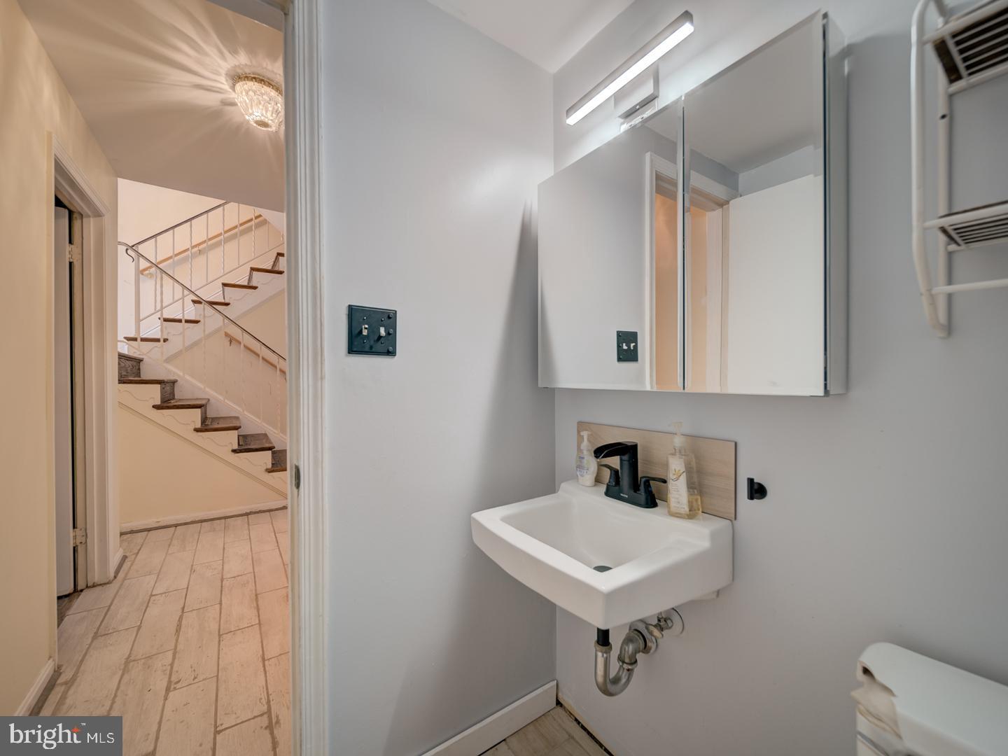 6607 MIDHILL PL, FALLS CHURCH, Virginia 22043, 3 Bedrooms Bedrooms, ,2 BathroomsBathrooms,Residential,For sale,6607 MIDHILL PL,VAFX2261888 MLS # VAFX2261888