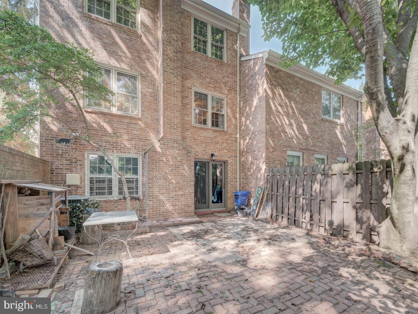 6607 MIDHILL PL, FALLS CHURCH, Virginia 22043, 3 Bedrooms Bedrooms, ,2 BathroomsBathrooms,Residential,For sale,6607 MIDHILL PL,VAFX2261888 MLS # VAFX2261888