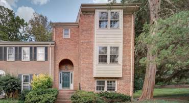 6607 MIDHILL PL, FALLS CHURCH, Virginia 22043, 3 Bedrooms Bedrooms, ,2 BathroomsBathrooms,Residential,For sale,6607 MIDHILL PL,VAFX2261888 MLS # VAFX2261888