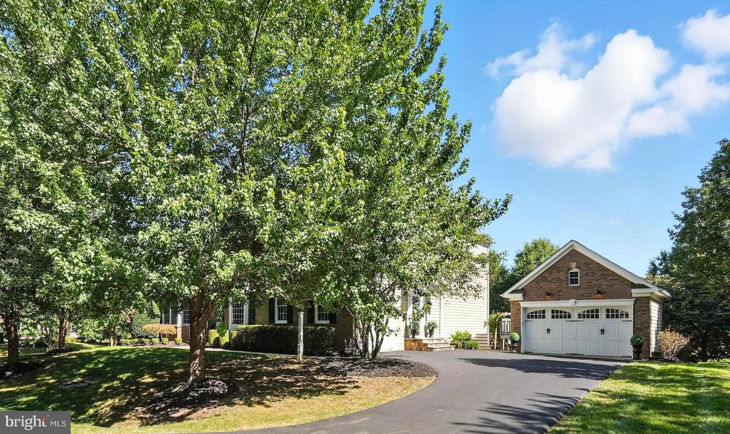 40488 WINDCROFT LN, ALDIE, Virginia 20105, 5 Bedrooms Bedrooms, 24 Rooms Rooms,4 BathroomsBathrooms,Residential,For sale,40488 WINDCROFT LN,VALO2107368 MLS # VALO2107368