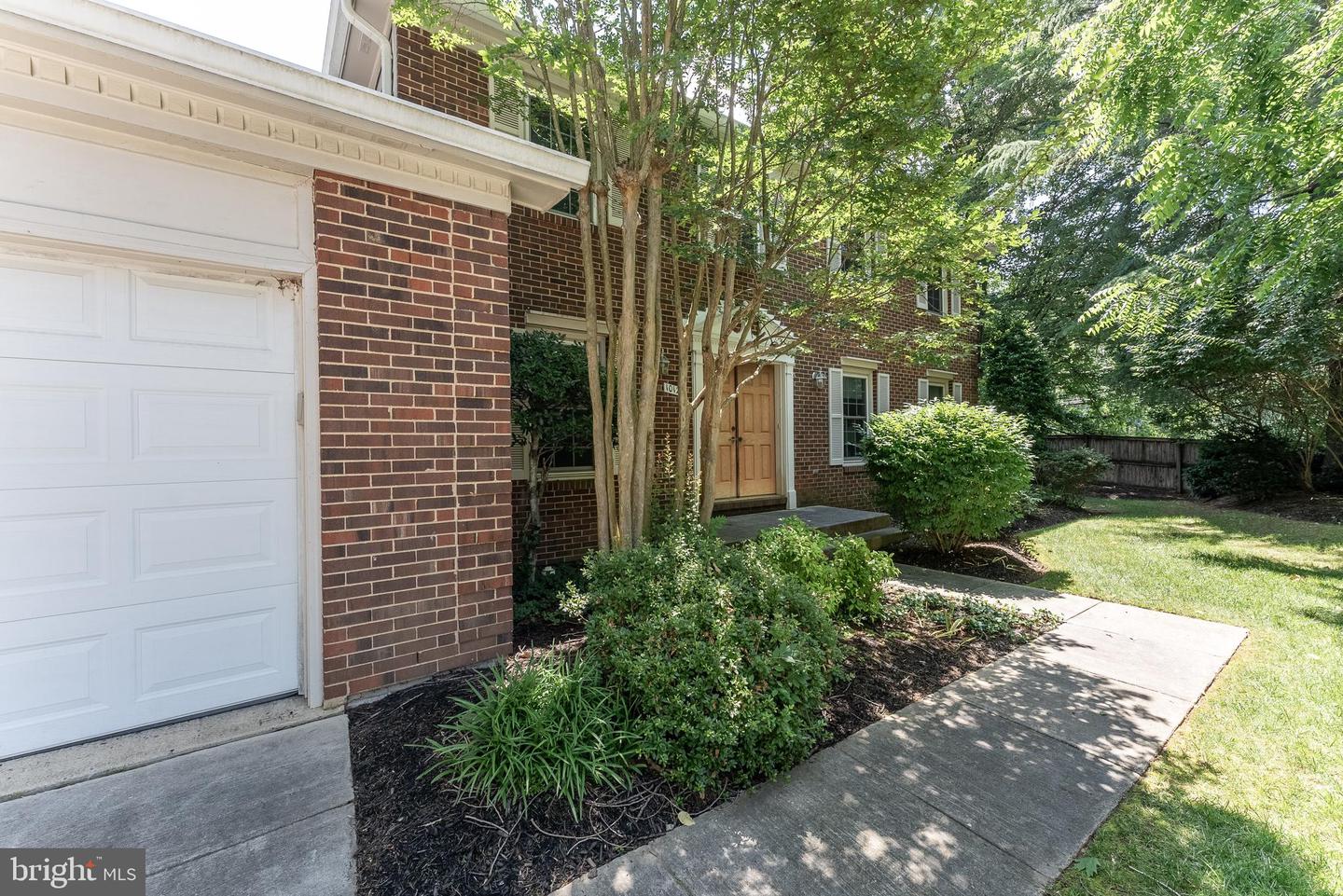 10127 RED SPRUCE RD, FAIRFAX, Virginia 22032, 5 Bedrooms Bedrooms, ,3 BathroomsBathrooms,Residential,For sale,10127 RED SPRUCE RD,VAFX2272972 MLS # VAFX2272972