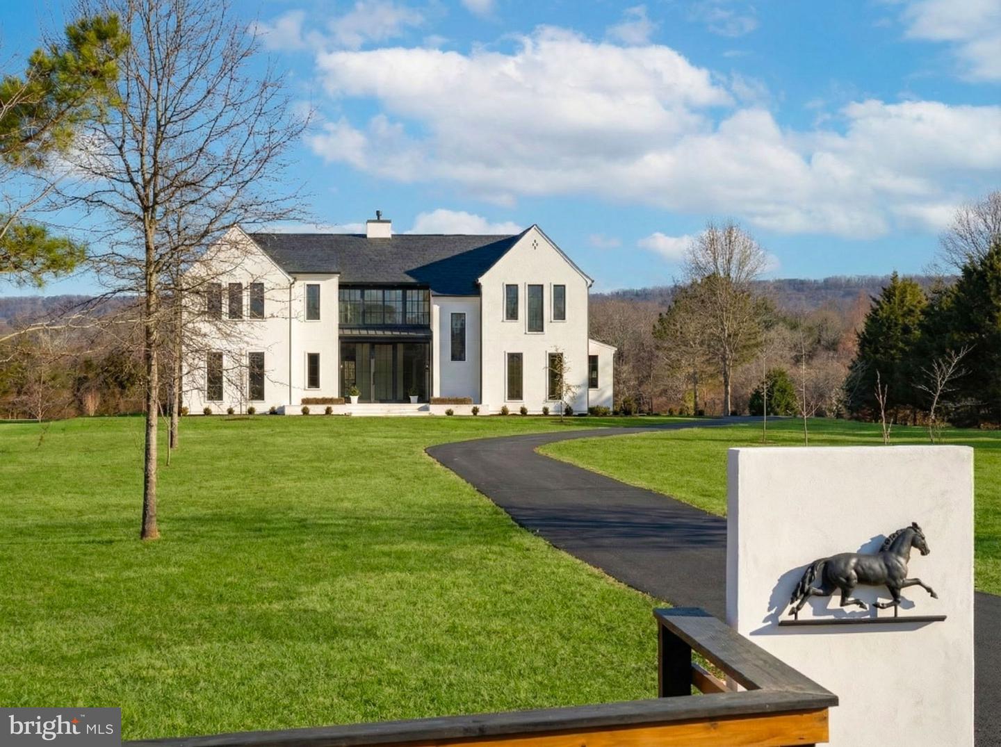 4410 DOGWOOD TREE CT, HAYMARKET, Virginia 20169, 5 Bedrooms Bedrooms, 11 Rooms Rooms,5 BathroomsBathrooms,Residential,For sale,4410 DOGWOOD TREE CT,VAPW2105610 MLS # VAPW2105610