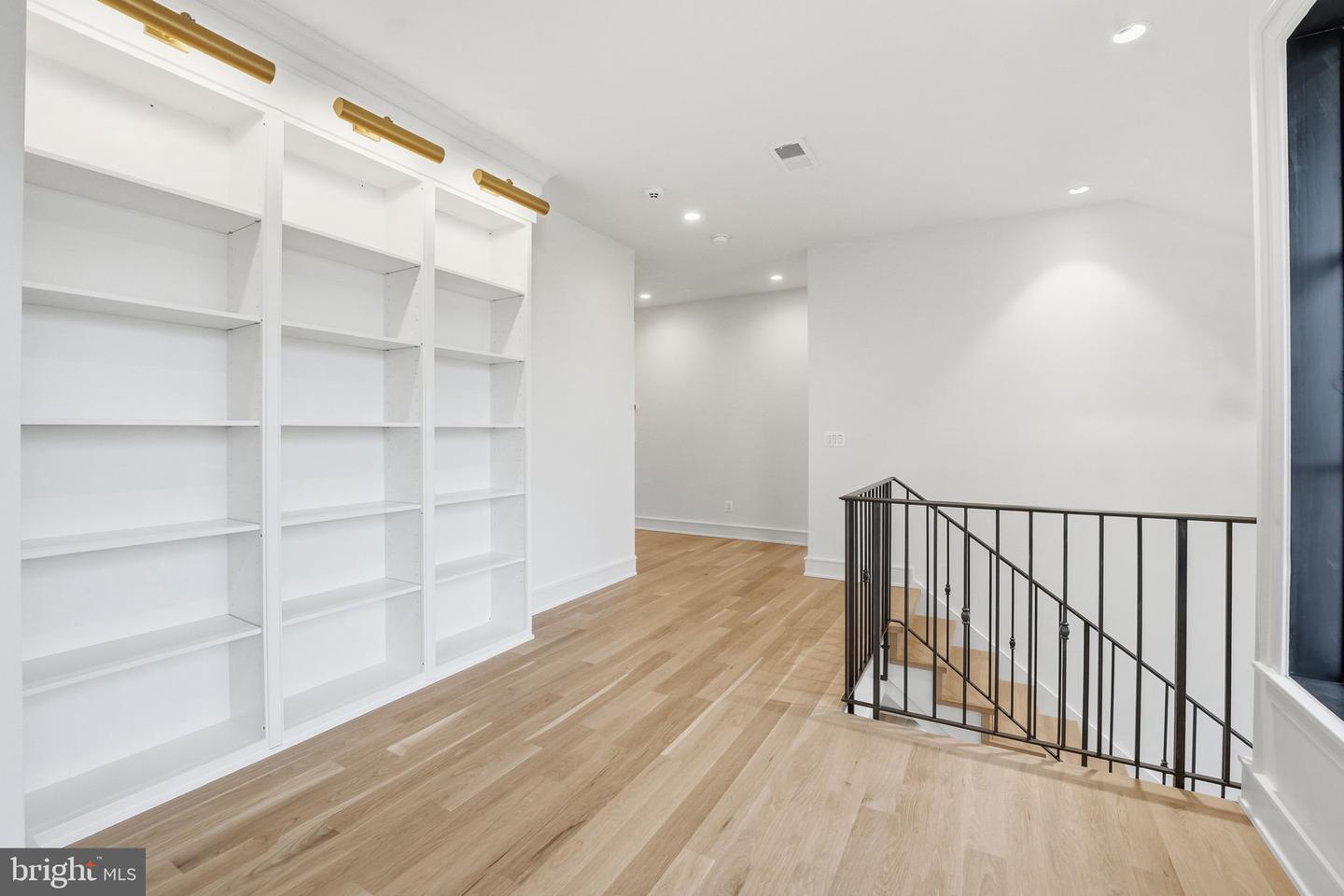 4410 DOGWOOD TREE CT, HAYMARKET, Virginia 20169, 5 Bedrooms Bedrooms, 11 Rooms Rooms,5 BathroomsBathrooms,Residential,For sale,4410 DOGWOOD TREE CT,VAPW2105610 MLS # VAPW2105610