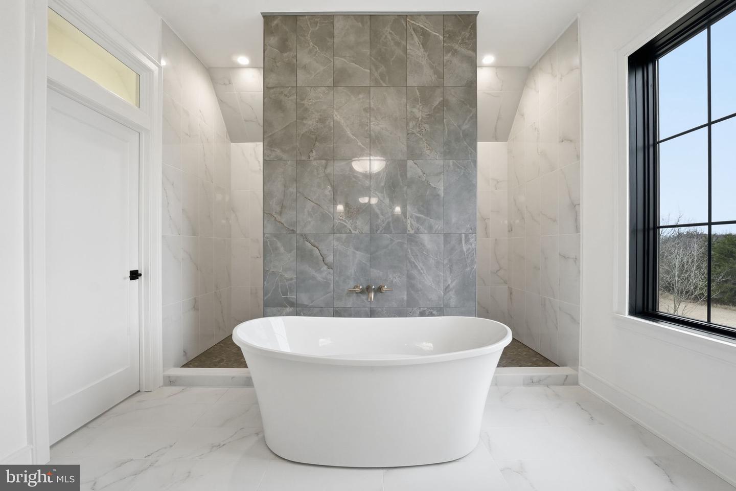 4410 DOGWOOD TREE CT, HAYMARKET, Virginia 20169, 5 Bedrooms Bedrooms, 11 Rooms Rooms,5 BathroomsBathrooms,Residential,For sale,4410 DOGWOOD TREE CT,VAPW2105610 MLS # VAPW2105610