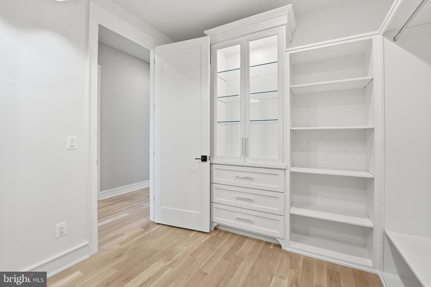 4410 DOGWOOD TREE CT, HAYMARKET, Virginia 20169, 5 Bedrooms Bedrooms, 11 Rooms Rooms,5 BathroomsBathrooms,Residential,For sale,4410 DOGWOOD TREE CT,VAPW2105610 MLS # VAPW2105610