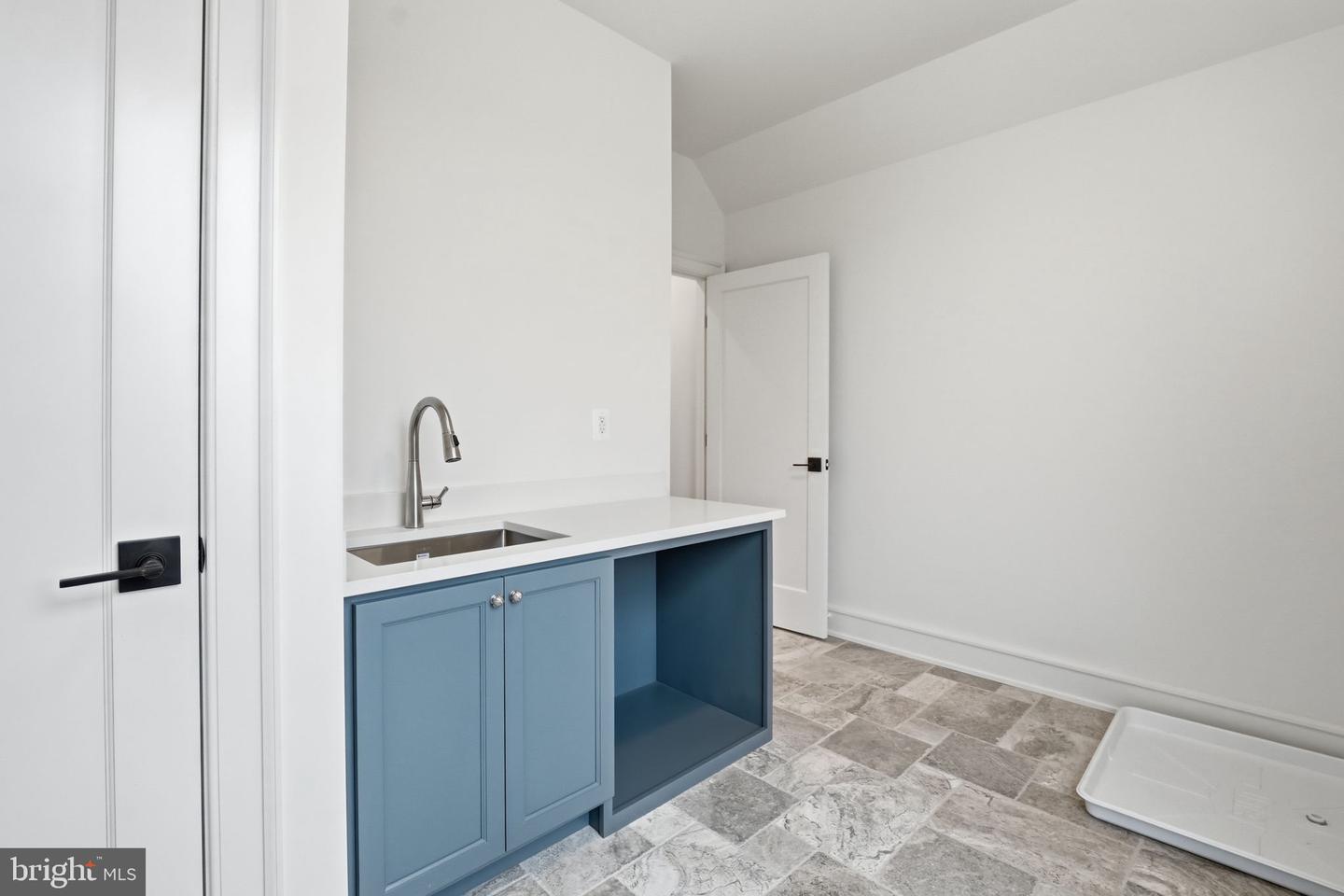 4410 DOGWOOD TREE CT, HAYMARKET, Virginia 20169, 5 Bedrooms Bedrooms, 11 Rooms Rooms,5 BathroomsBathrooms,Residential,For sale,4410 DOGWOOD TREE CT,VAPW2105610 MLS # VAPW2105610