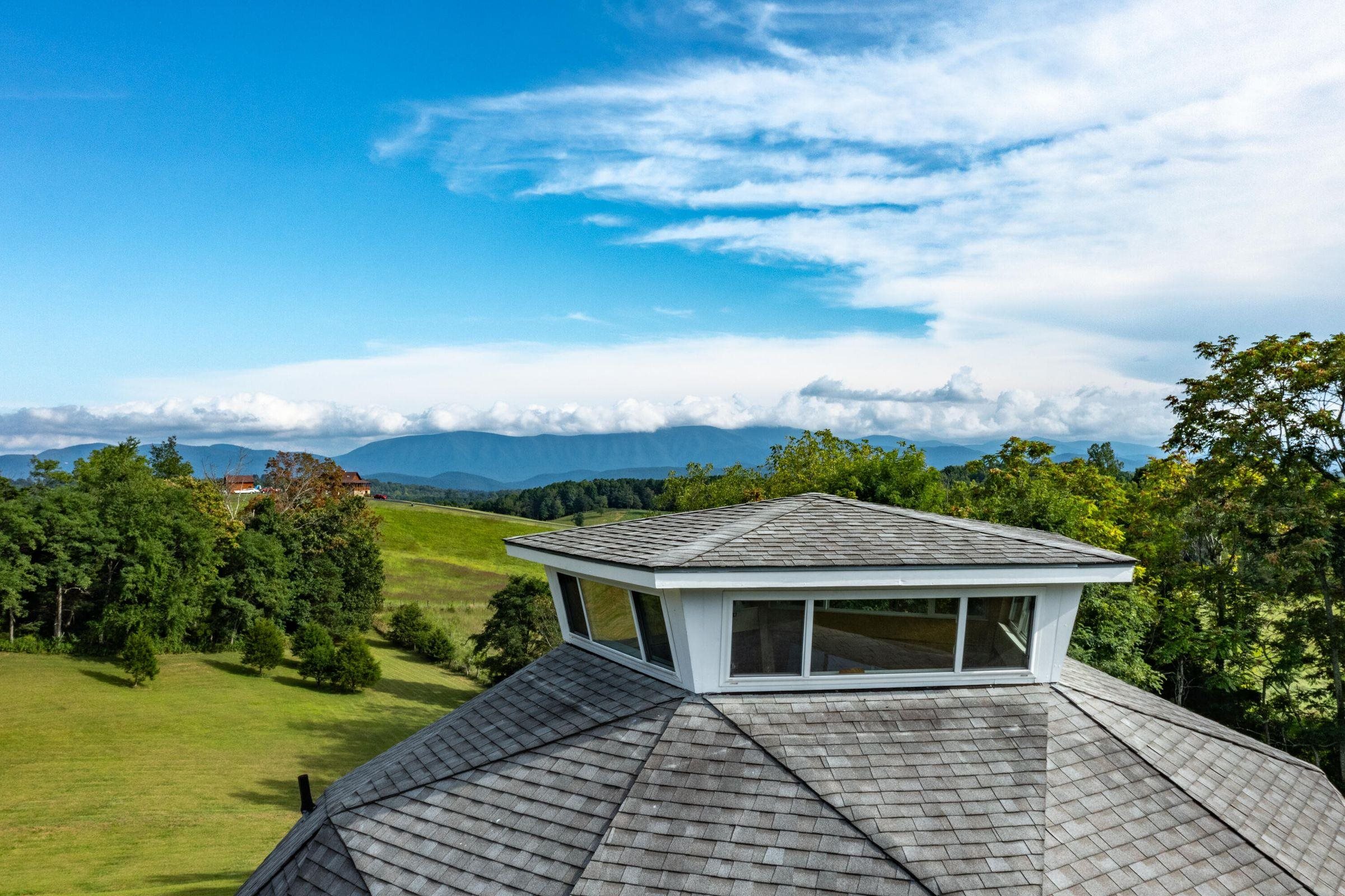 The cupola atop the main dome.
