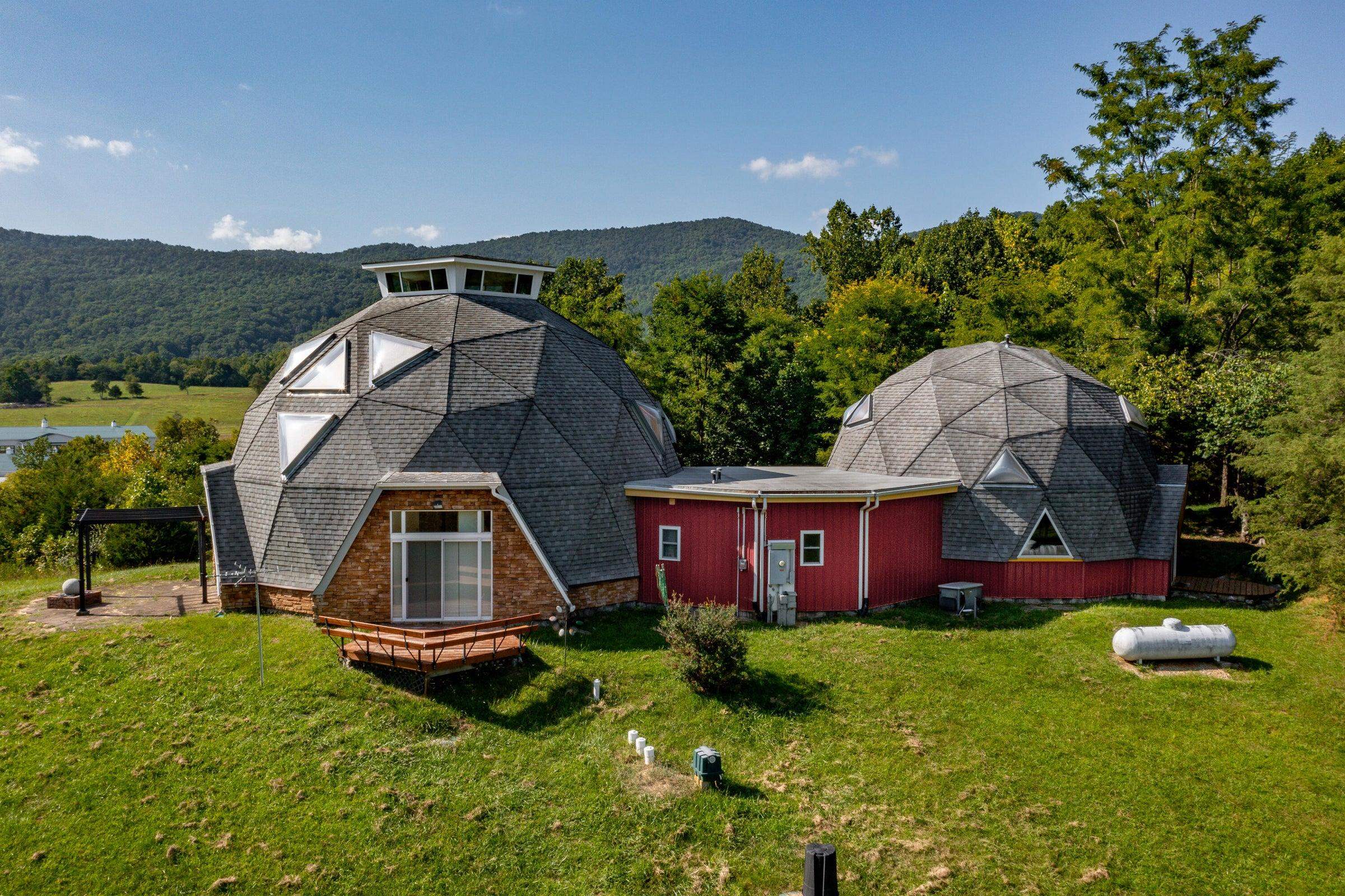 Back yard includes a deck coming from the Great Room.