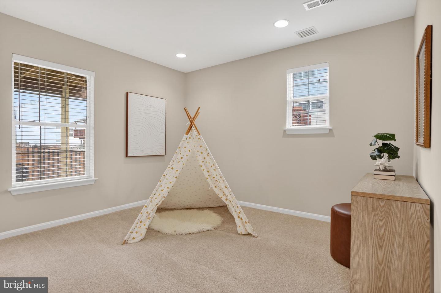 21758 FLORA SPRINGS TER, ASHBURN, Virginia 20147, 3 Bedrooms Bedrooms, ,2 BathroomsBathrooms,Residential,For sale,21758 FLORA SPRINGS TER,VALO2110522 MLS # VALO2110522