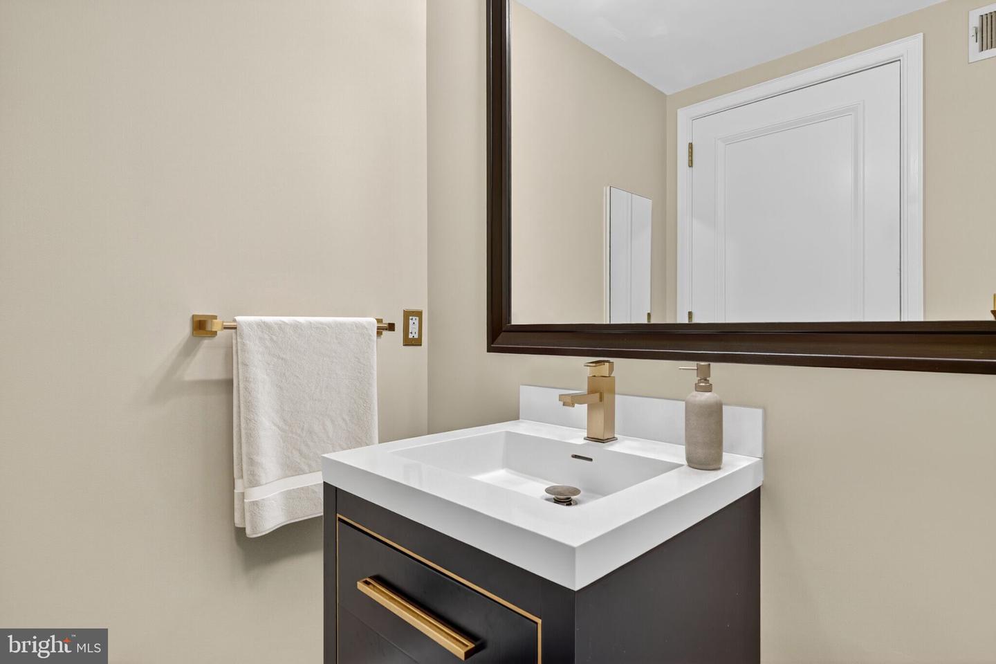 1155 23RD ST NW #3D, WASHINGTON, District Of Columbia 20037, 2 Bedrooms Bedrooms, ,2 BathroomsBathrooms,Residential,For sale,1155 23RD ST NW #3D,DCDC2230946 MLS # DCDC2230946