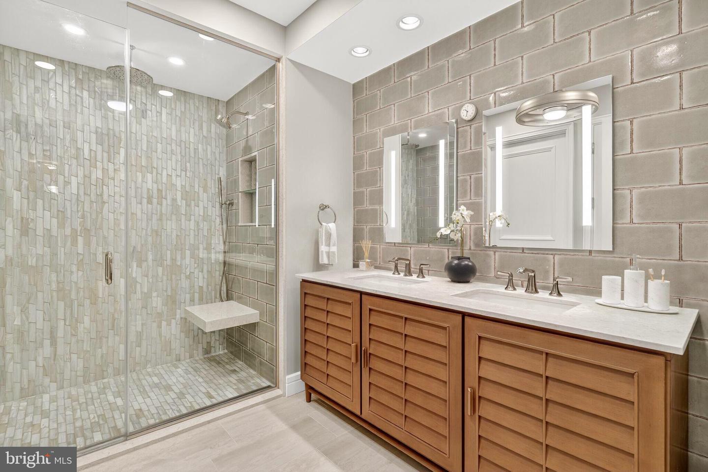 1155 23RD ST NW #3D, WASHINGTON, District Of Columbia 20037, 2 Bedrooms Bedrooms, ,2 BathroomsBathrooms,Residential,For sale,1155 23RD ST NW #3D,DCDC2230946 MLS # DCDC2230946