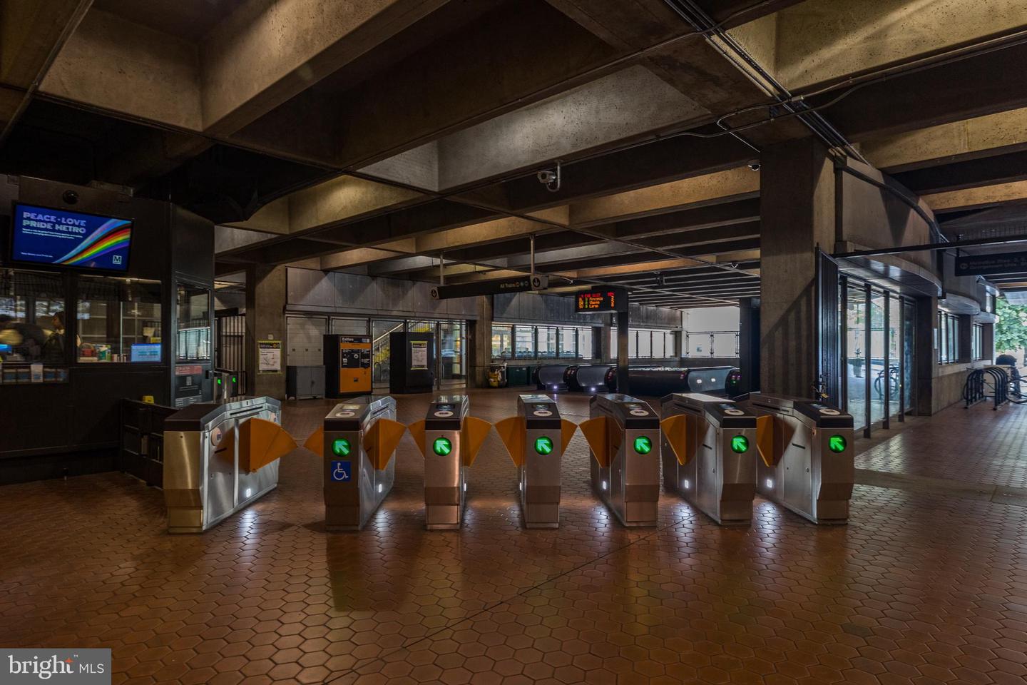 1411 KEY BLVD #304, ARLINGTON, Virginia 22209, 2 Bedrooms Bedrooms, ,2 BathroomsBathrooms,Residential,For sale,1411 KEY BLVD #304,VAAR2065976 MLS # VAAR2065976