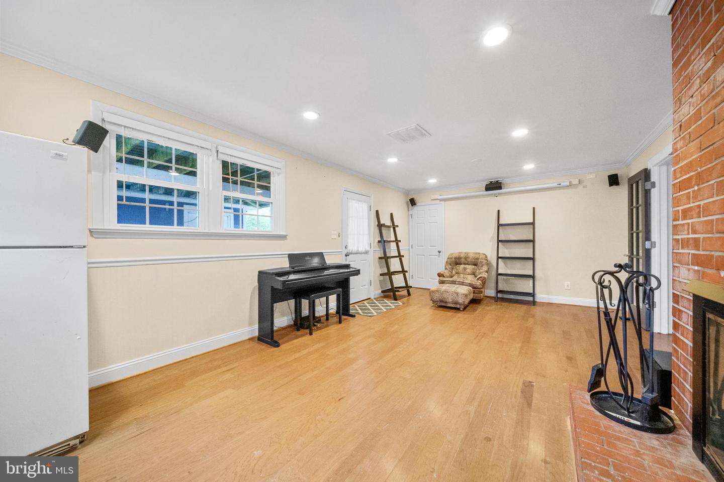 10600 SPRINGMANN DR, FAIRFAX, Virginia 22030, 3 Bedrooms Bedrooms, ,2 BathroomsBathrooms,Residential,For sale,10600 SPRINGMANN DR,VAFC2007446 MLS # VAFC2007446