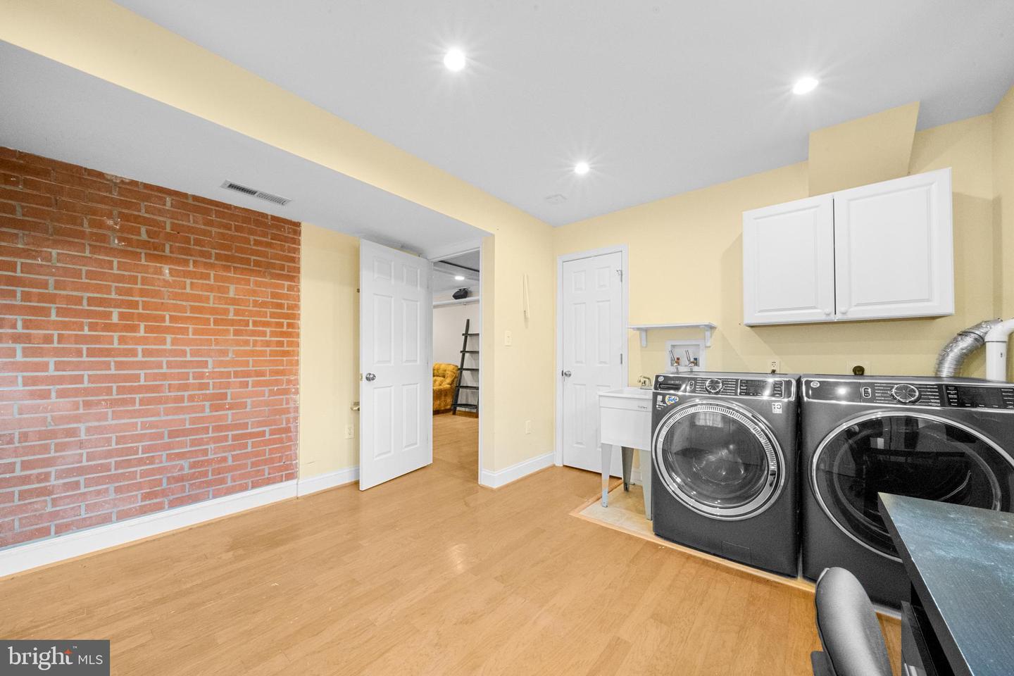 10600 SPRINGMANN DR, FAIRFAX, Virginia 22030, 3 Bedrooms Bedrooms, ,2 BathroomsBathrooms,Residential,For sale,10600 SPRINGMANN DR,VAFC2007446 MLS # VAFC2007446