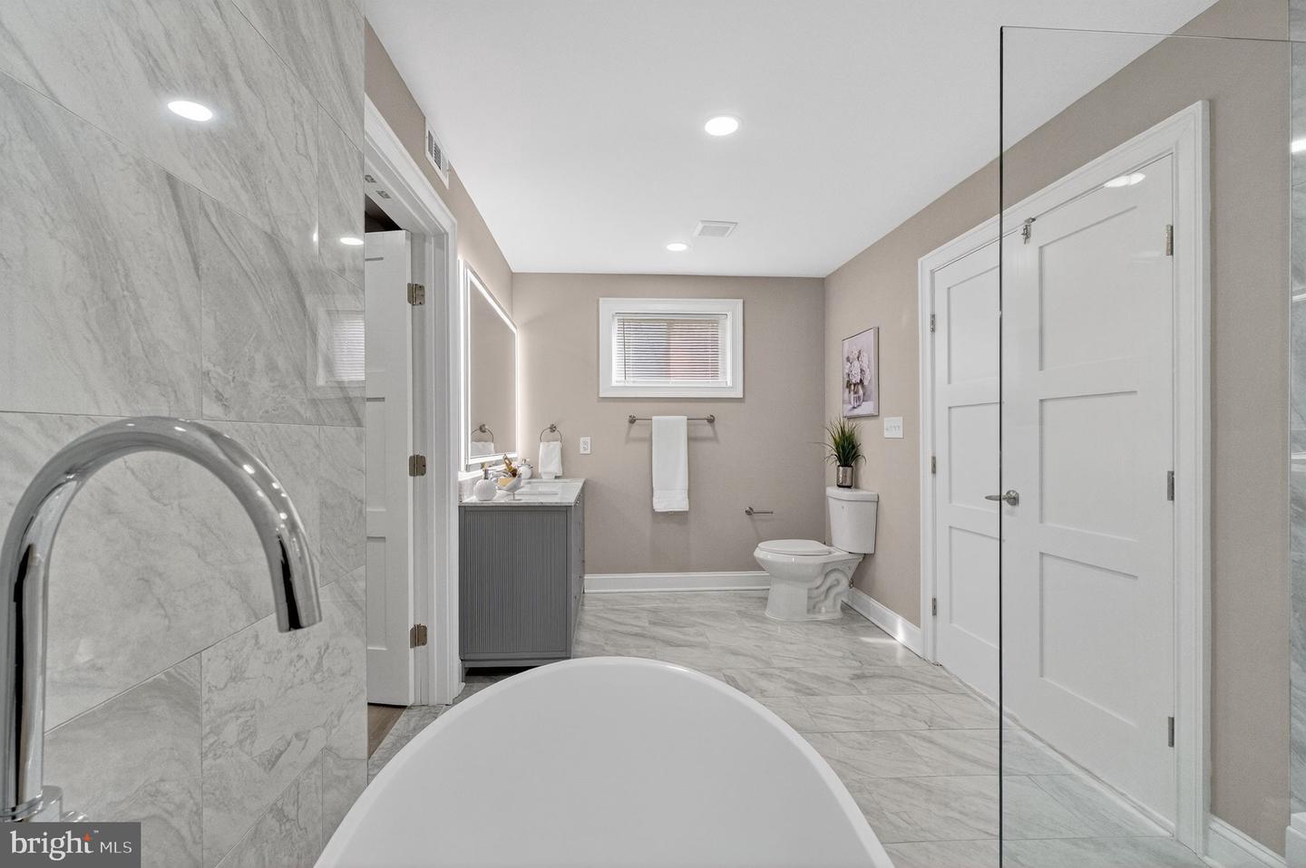 3151 NEWTON ST NE, WASHINGTON, District Of Columbia 20018, 5 Bedrooms Bedrooms, ,6 BathroomsBathrooms,Residential,For sale,3151 NEWTON ST NE,DCDC2232268 MLS # DCDC2232268