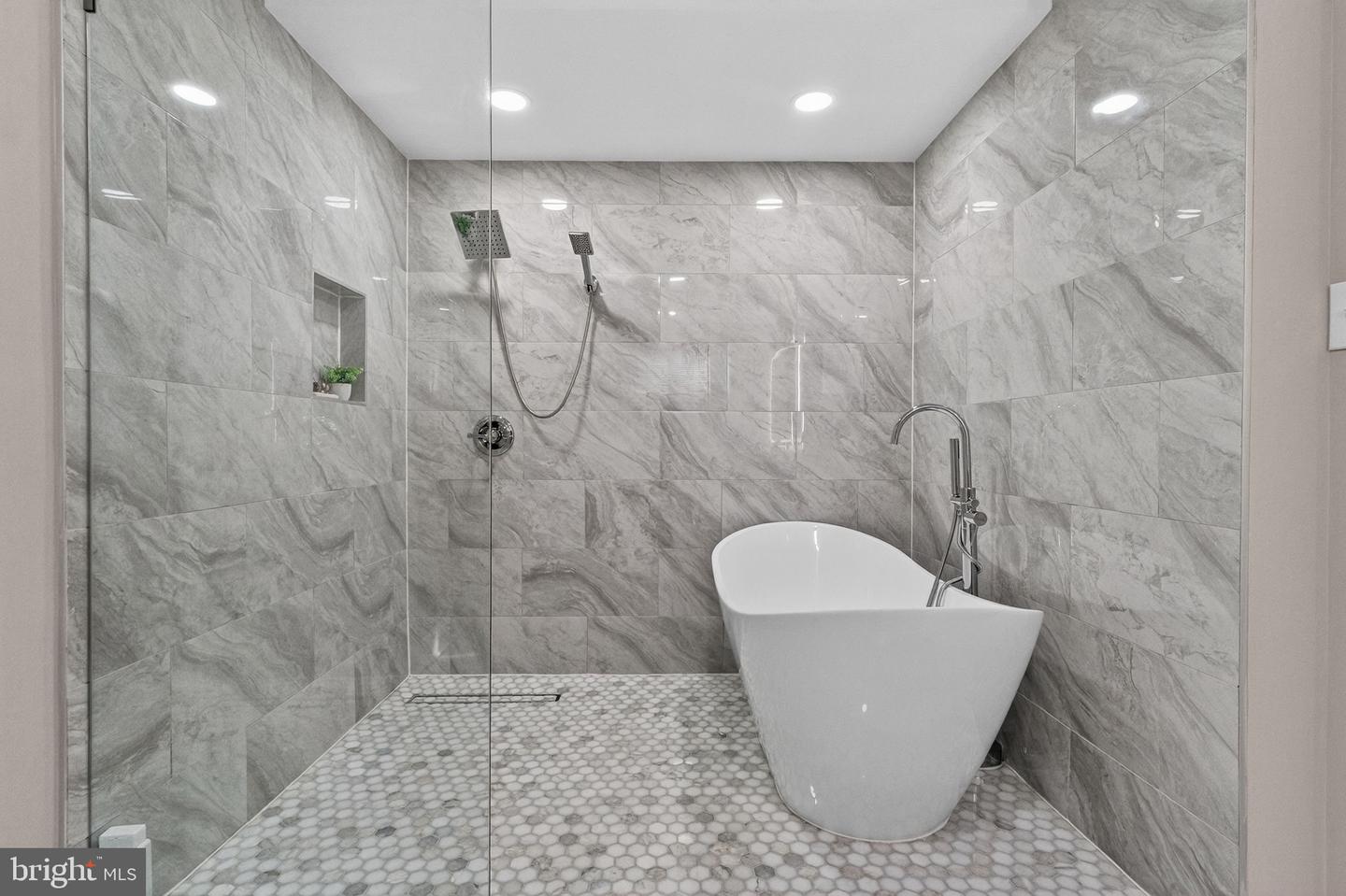 3151 NEWTON ST NE, WASHINGTON, District Of Columbia 20018, 5 Bedrooms Bedrooms, ,6 BathroomsBathrooms,Residential,For sale,3151 NEWTON ST NE,DCDC2232268 MLS # DCDC2232268