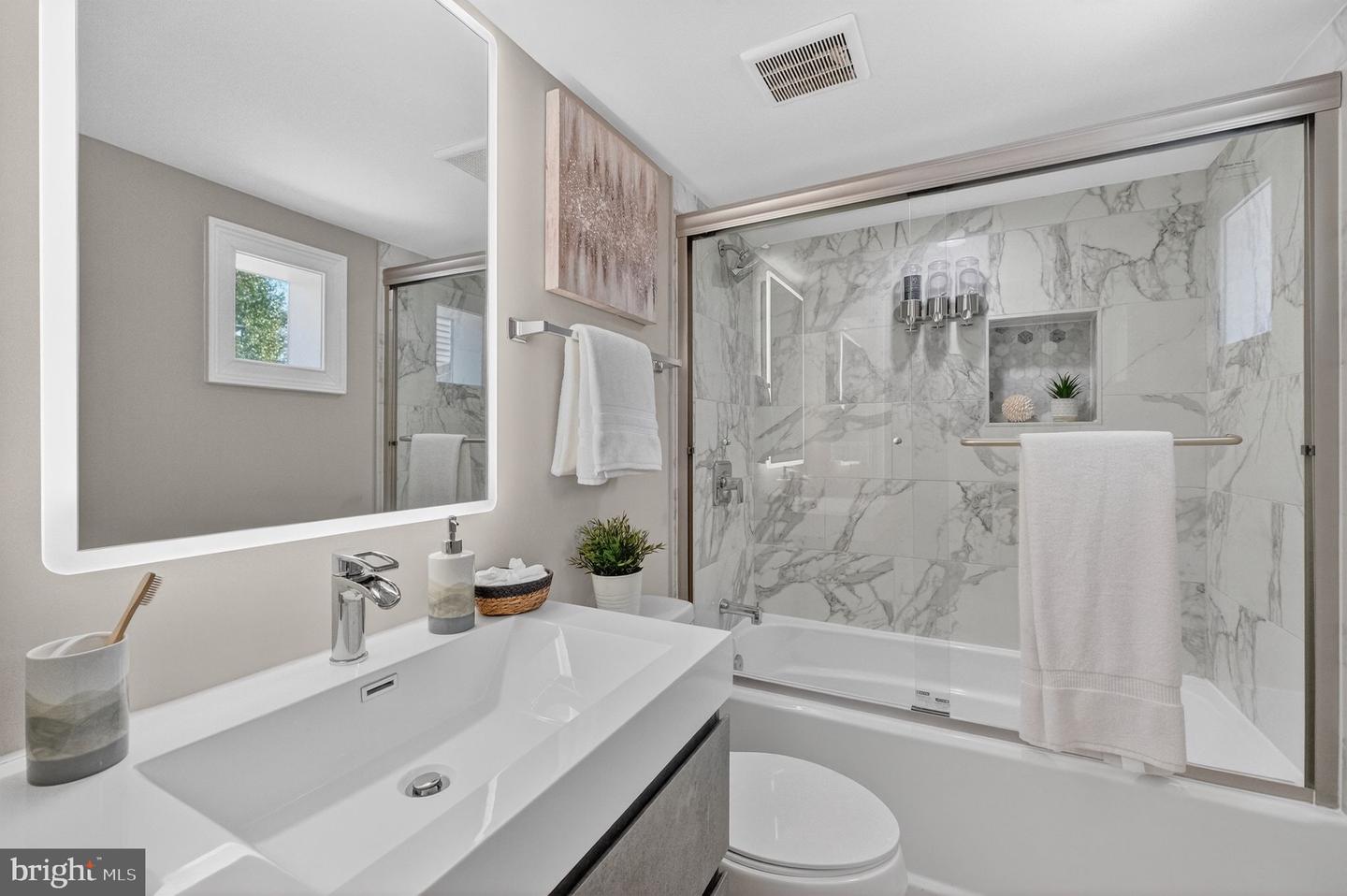 3151 NEWTON ST NE, WASHINGTON, District Of Columbia 20018, 5 Bedrooms Bedrooms, ,6 BathroomsBathrooms,Residential,For sale,3151 NEWTON ST NE,DCDC2232268 MLS # DCDC2232268