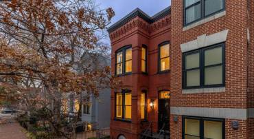 329 8TH ST NE, WASHINGTON, District Of Columbia 20002, 5 Bedrooms Bedrooms, ,4 BathroomsBathrooms,Residential,For sale,329 8TH ST NE,DCDC2232688 MLS # DCDC2232688