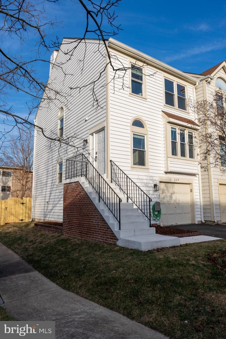 529 DAKOTA DR, HERNDON, Virginia 20170, 4 Bedrooms Bedrooms, ,3 BathroomsBathrooms,Residential,For sale,529 DAKOTA DR,VAFX2280138 MLS # VAFX2280138 529 DAKOTA DR, HERNDON, Virginia 20170, 4 Bedrooms Bedrooms, ,3 BathroomsBathrooms,Residential,For sale,529 DAKOTA DR,VAFX2280138 MLS # VAFX2280138