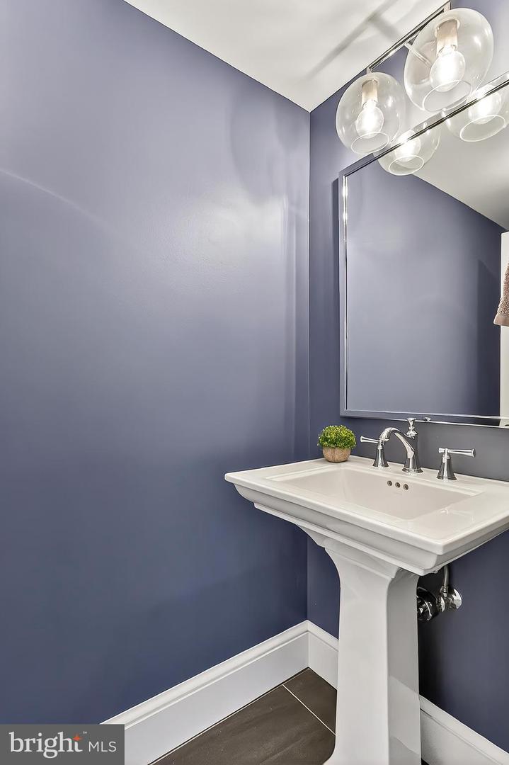 1007 N SYCAMORE ST, FALLS CHURCH, Virginia 22046, 5 Bedrooms Bedrooms, ,4 BathroomsBathrooms,Residential,For sale,1007 N SYCAMORE ST,VAFA2003464 MLS # VAFA2003464